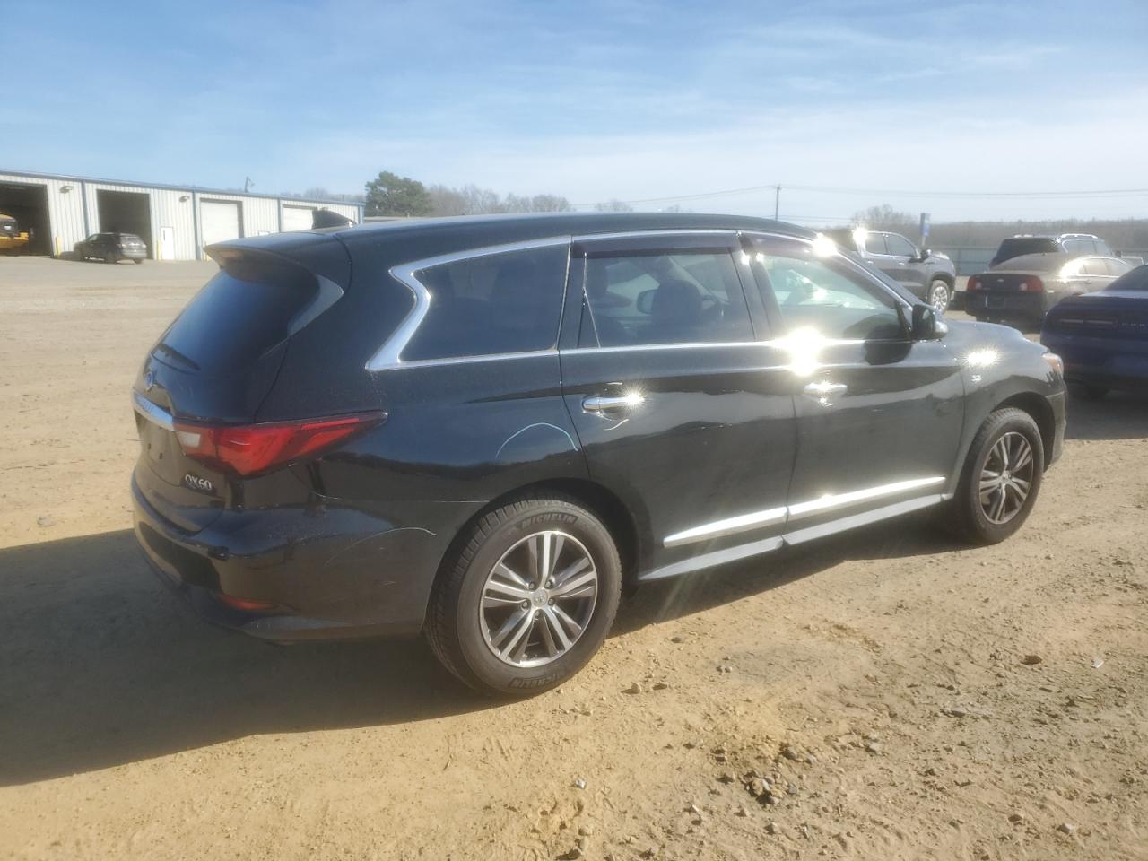 2019 Infiniti QX60 - Image 3