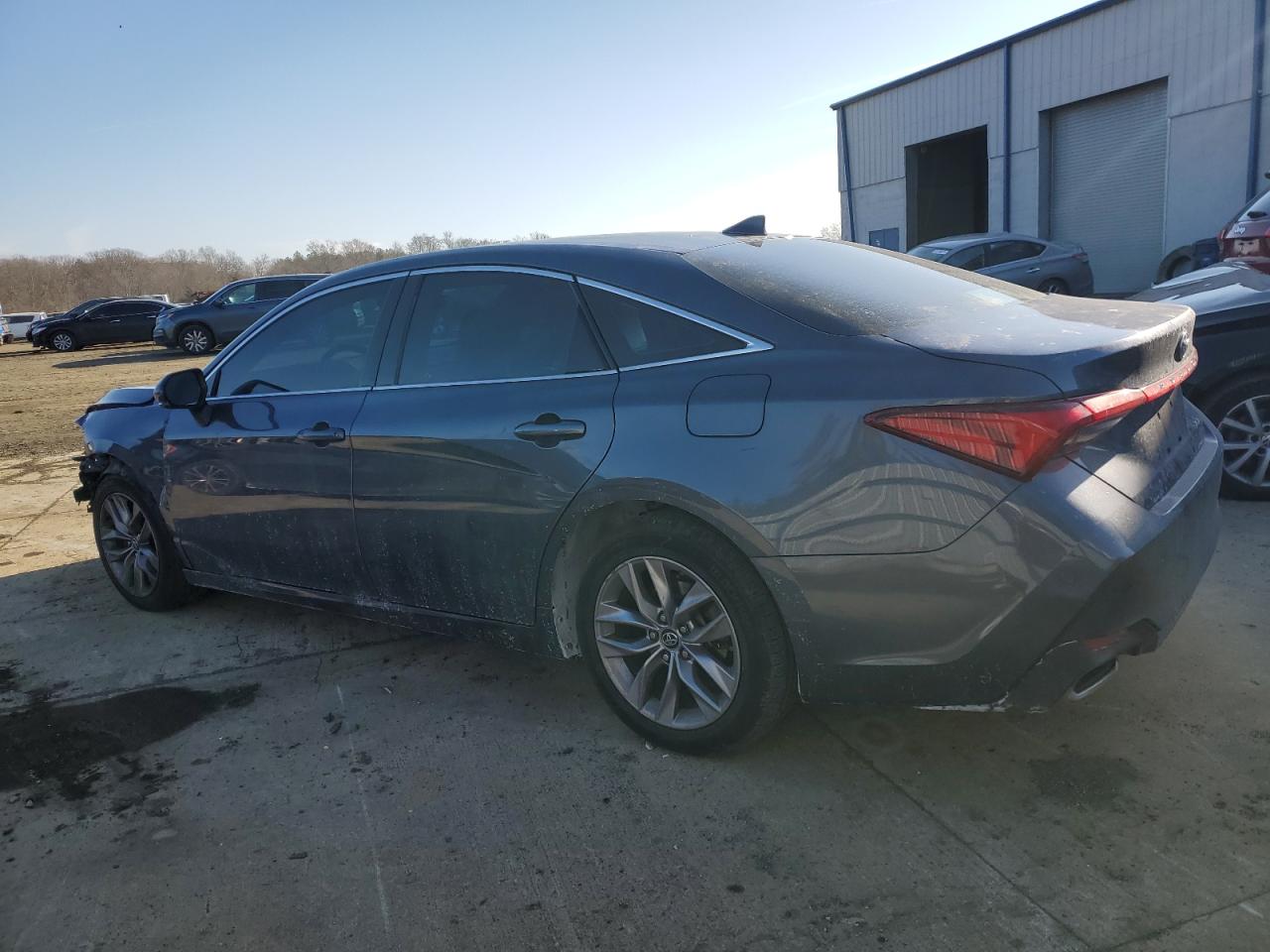 2019 Toyota Avalon - Image 2