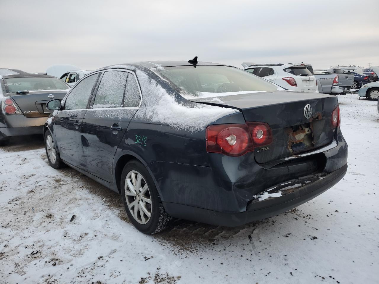 2010 Volkswagen Jetta - Image 2