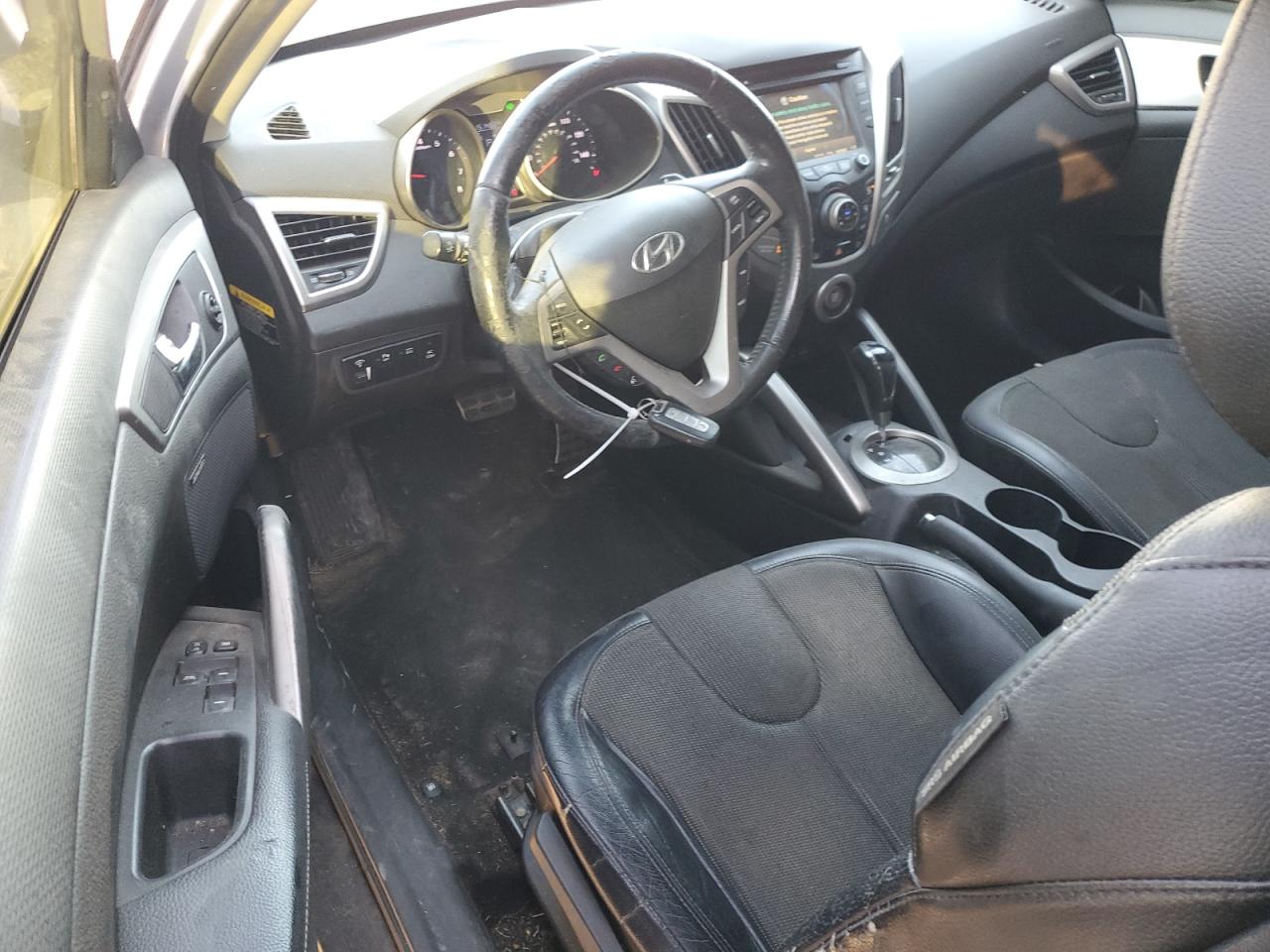 2012 Hyundai Veloster - Image 8