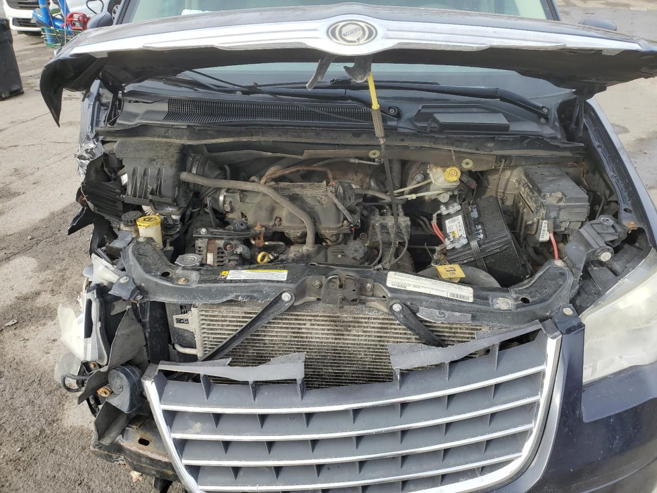 2010 Chrysler Town & Country - Image 12