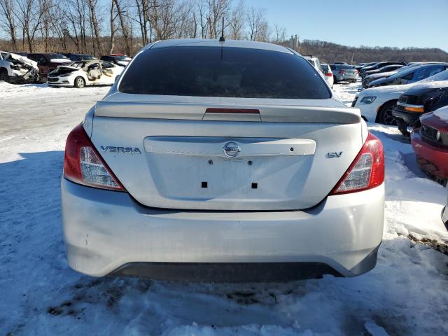  NISSAN VERSA 2017 Серебристый