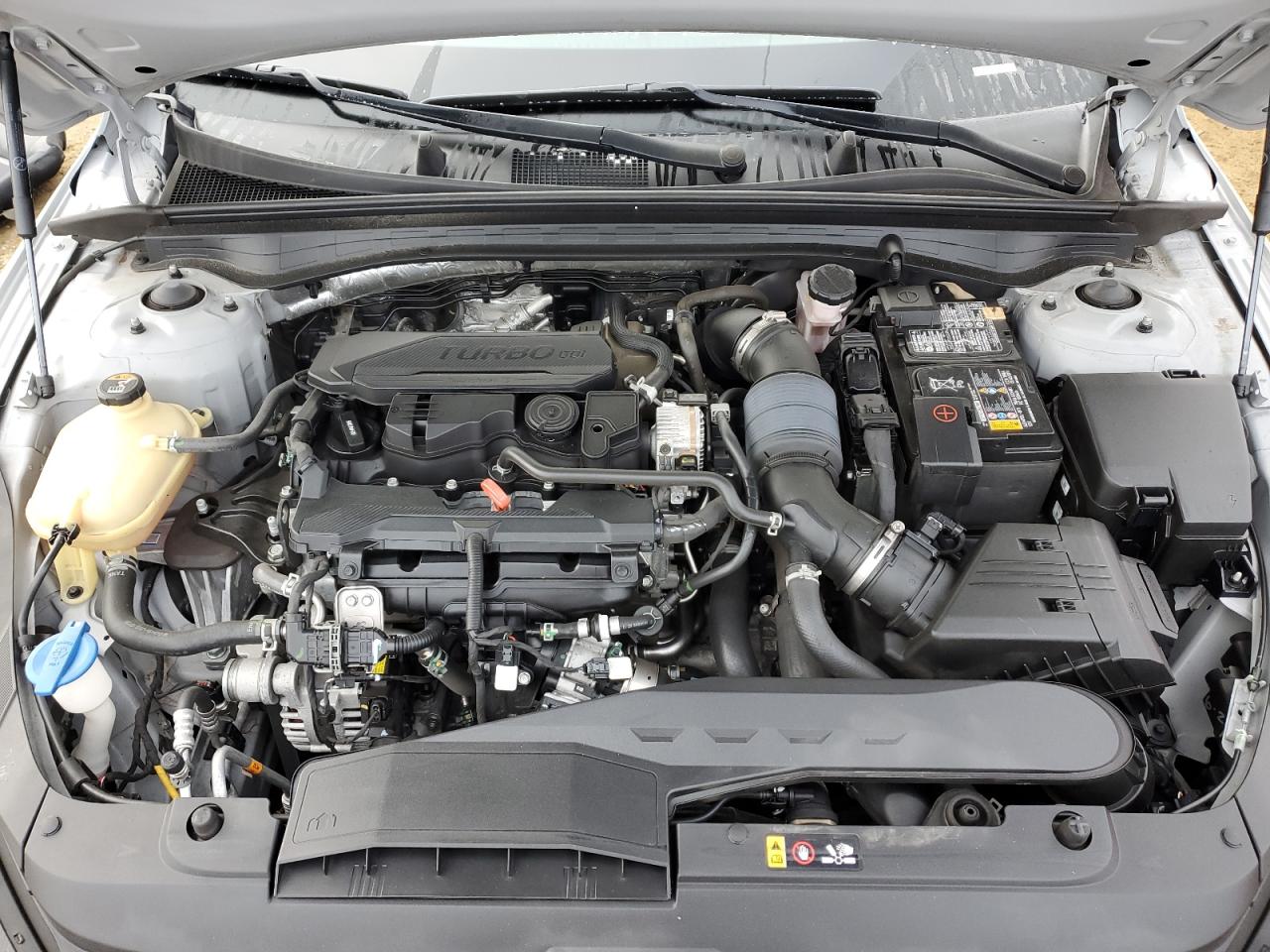 2022 Kia K5 - Image 11