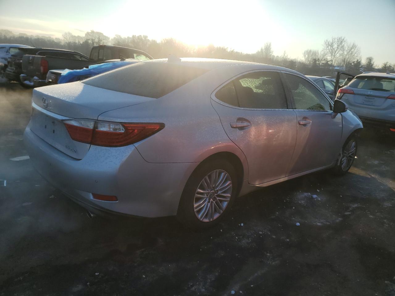 2015 Lexus ES - Image 3