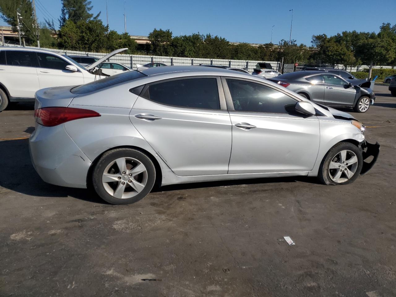 2012 Hyundai Elantra - Image 3