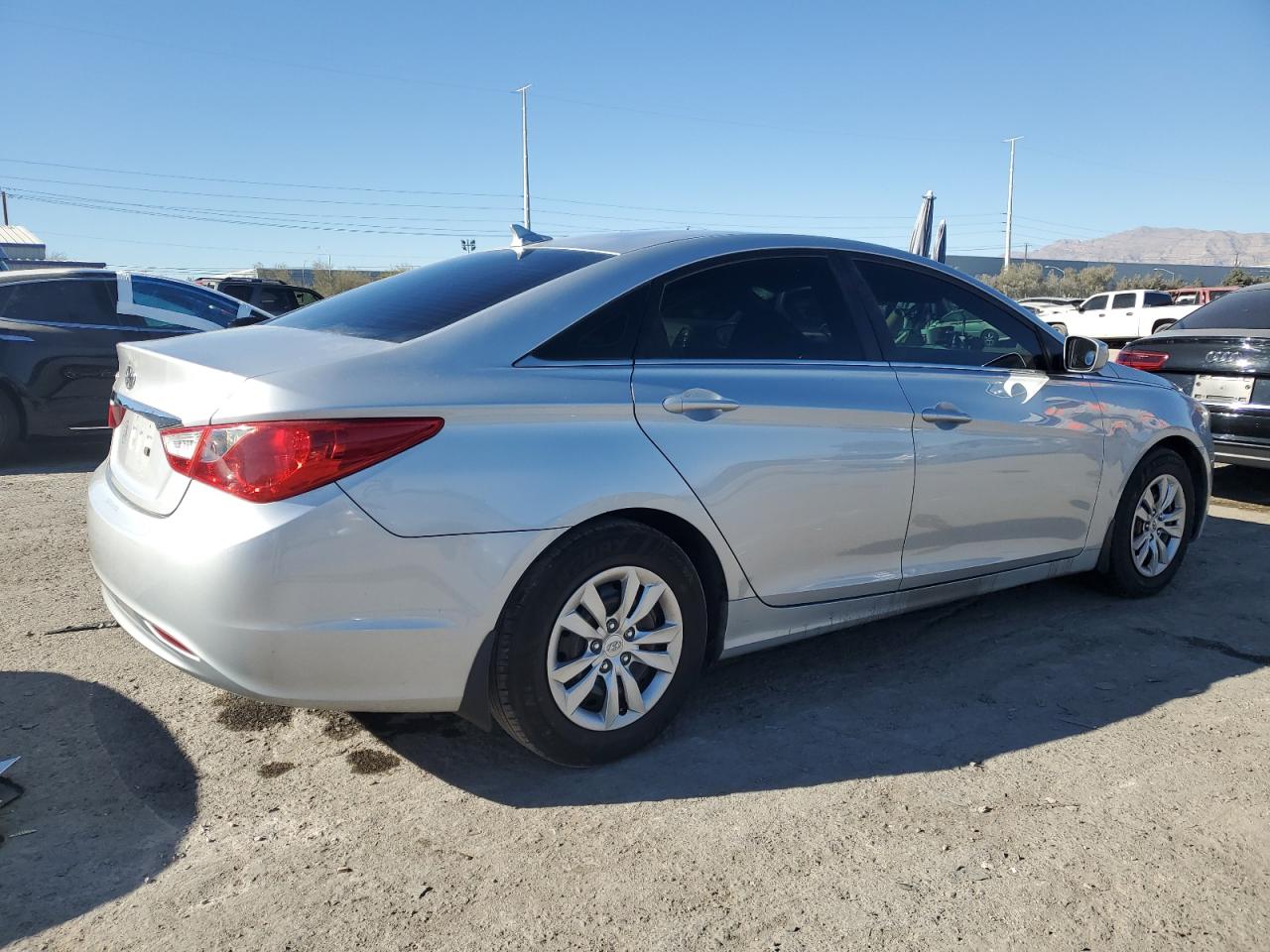 2011 Hyundai Sonata - Image 3