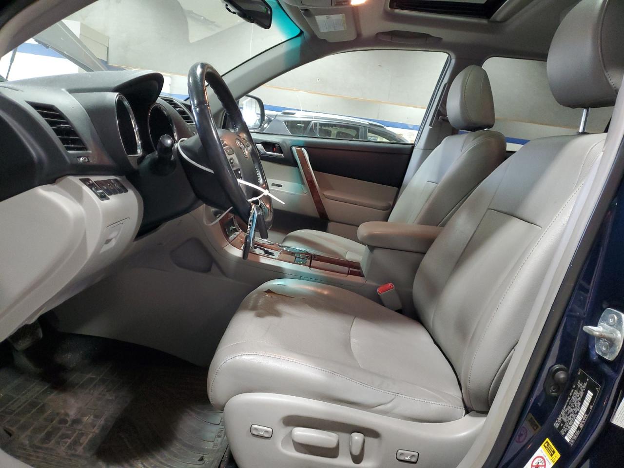 2012 Toyota Highlander - Image 7