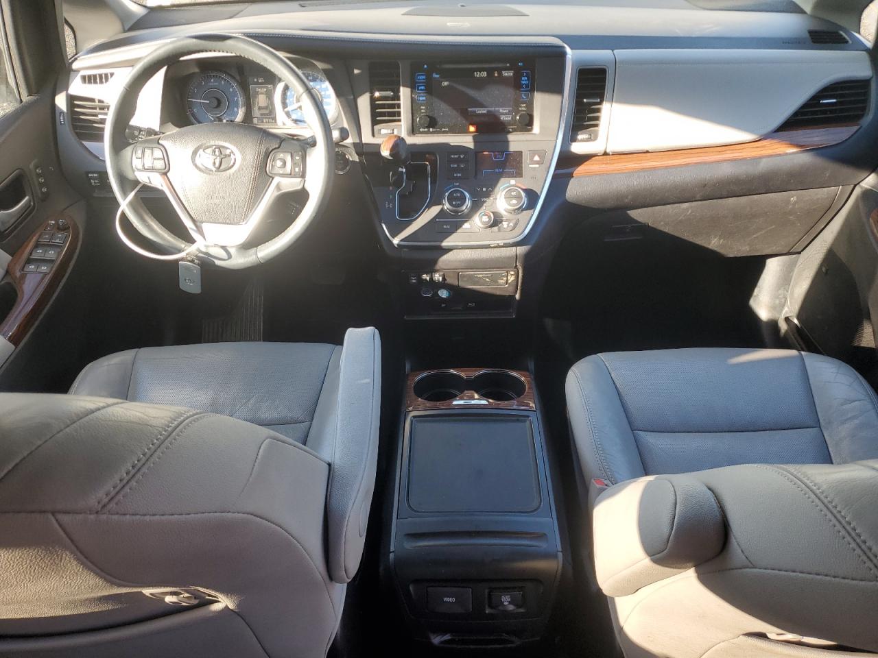 2016 Toyota Sienna - Image 8