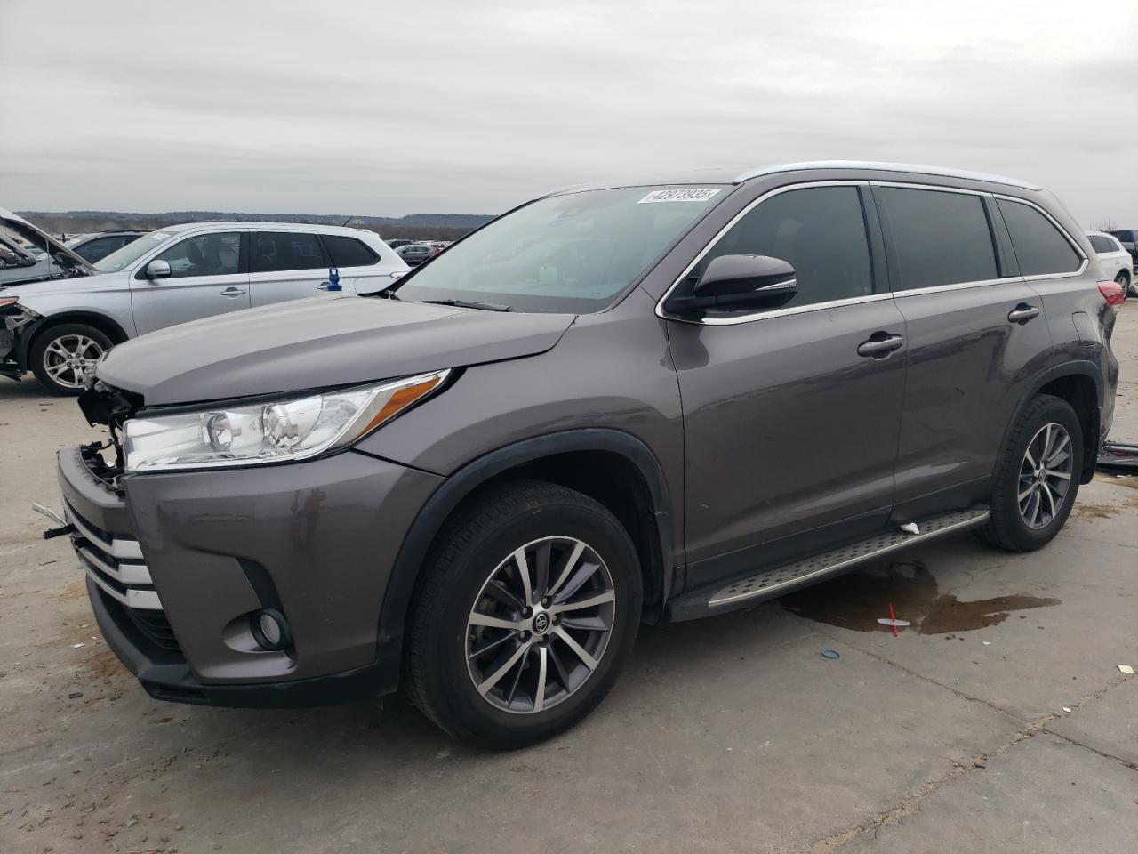 2019 Toyota Highlander - Image 1
