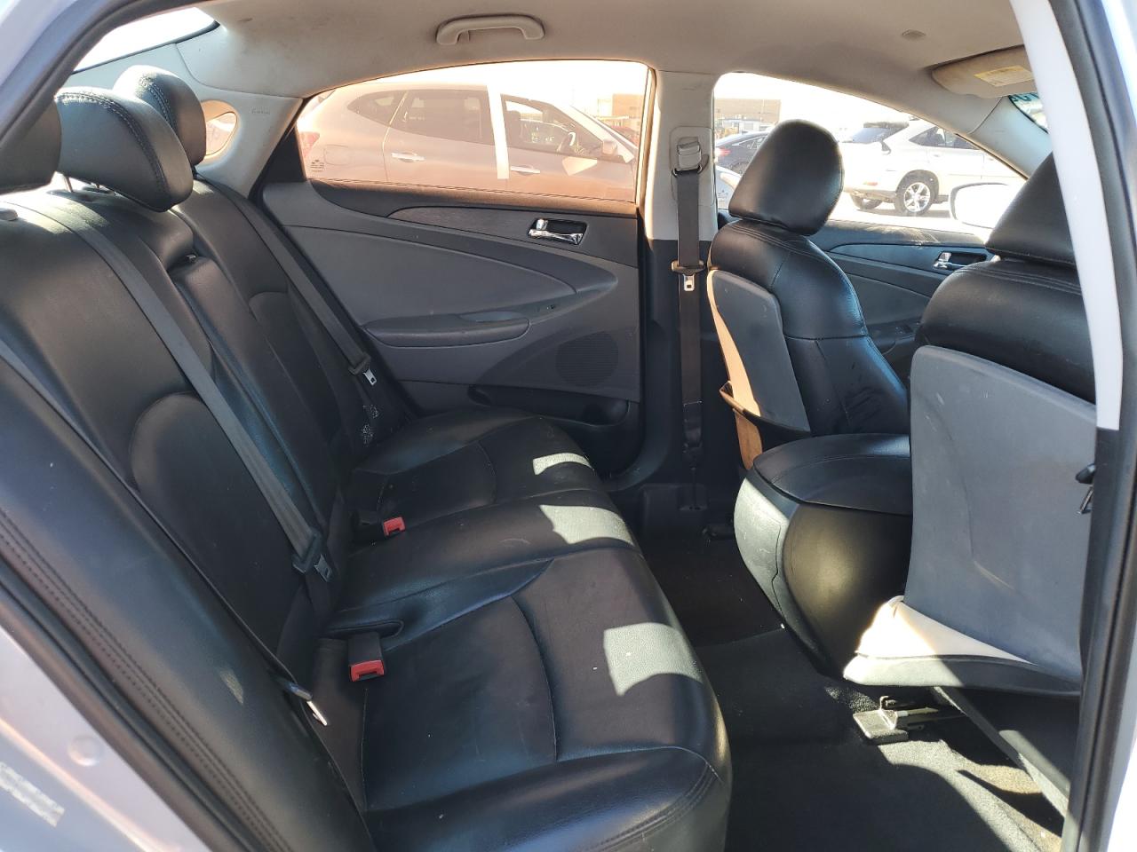 2011 Hyundai Sonata - Image 10