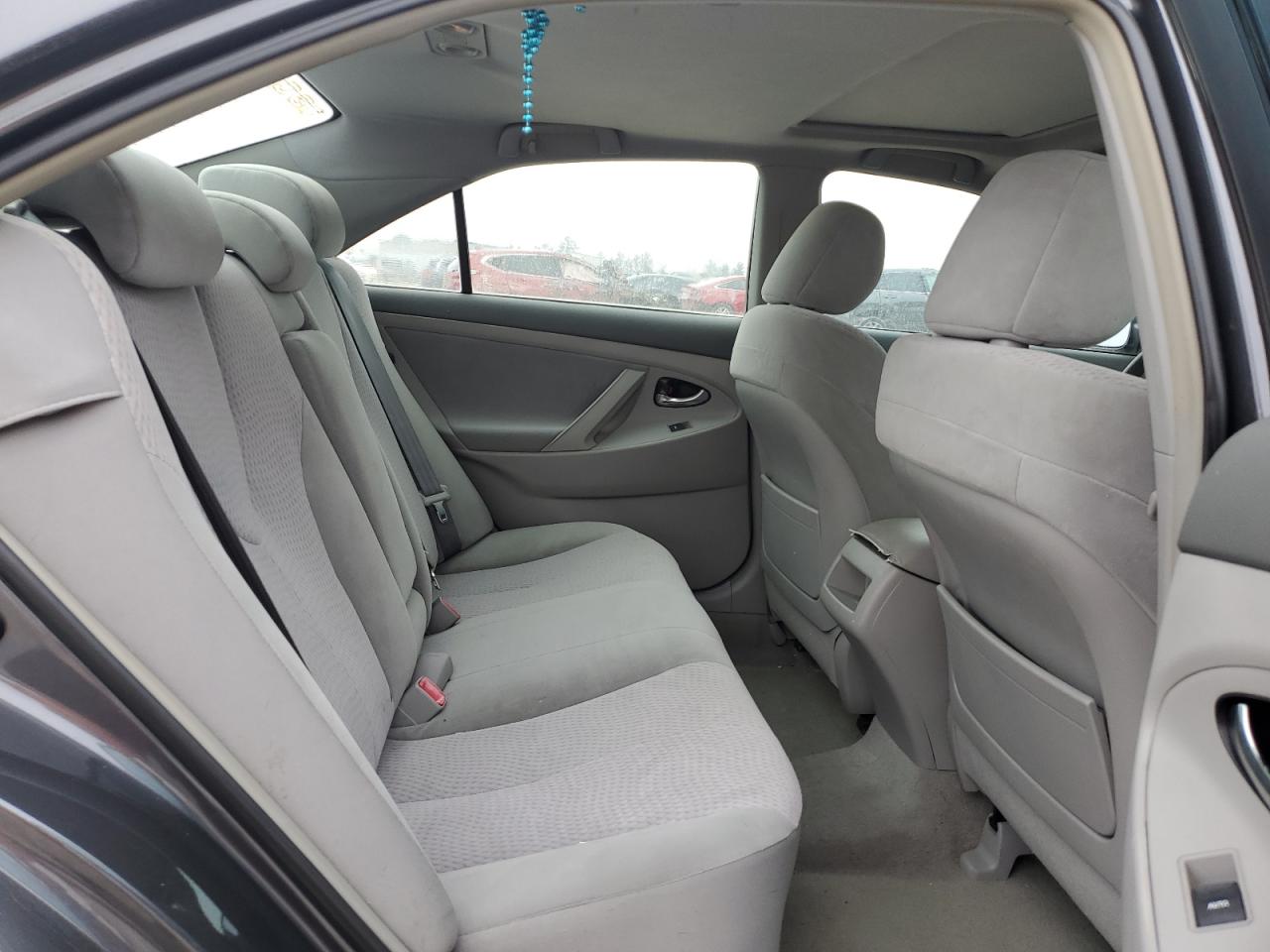 2011 Toyota Camry - Image 10