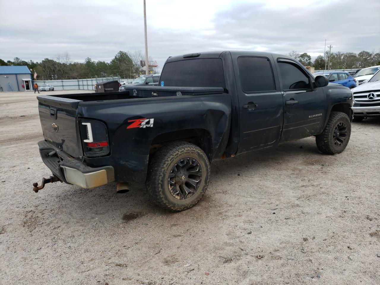 2011 Chevrolet Silverado - Image 3
