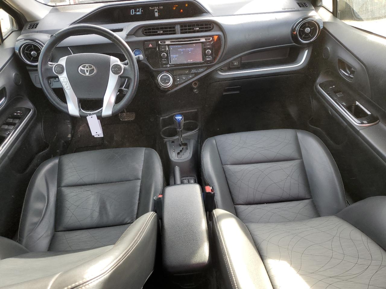 2015 Toyota Prius - Image 8
