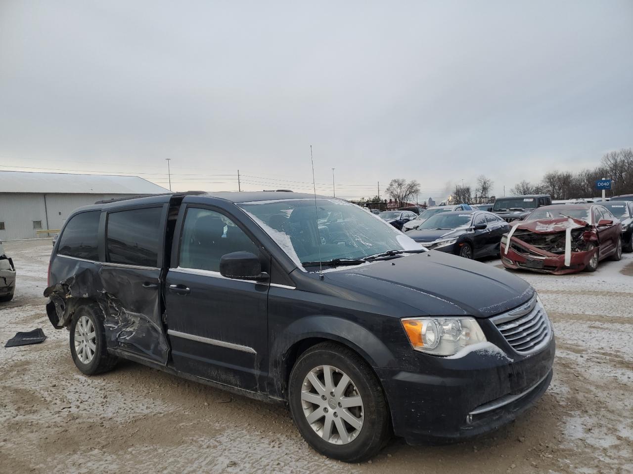 2014 Chrysler Town & Country - Image 4