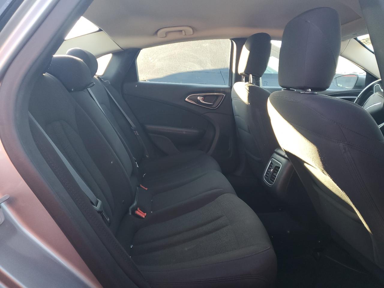 2015 Chrysler 200 - Image 11