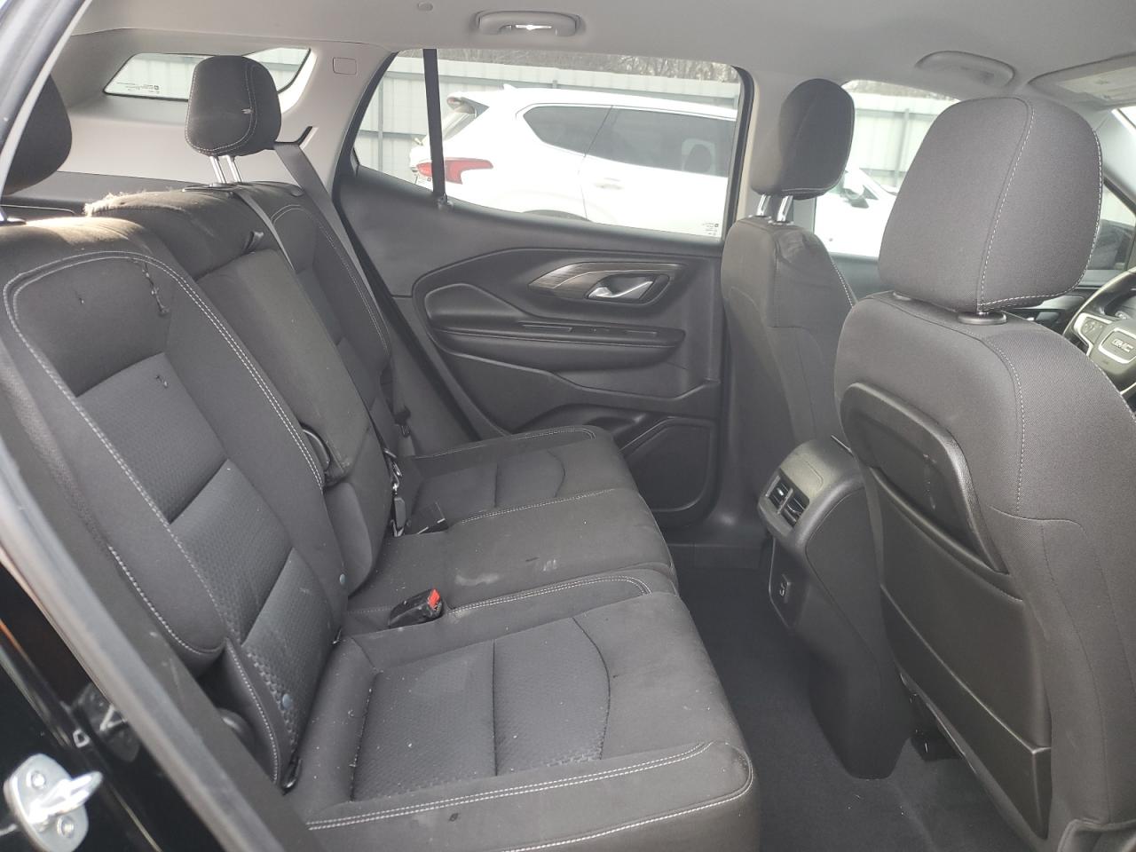 2022 GMC Terrain - Image 11