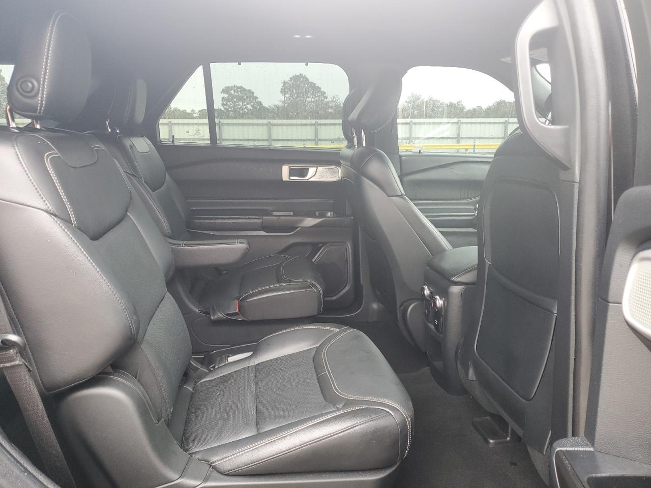 2020 Ford Explorer - Image 11