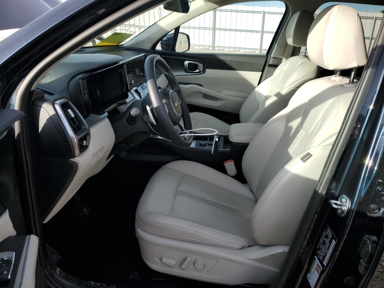 2023 Kia Sorento - Image 7