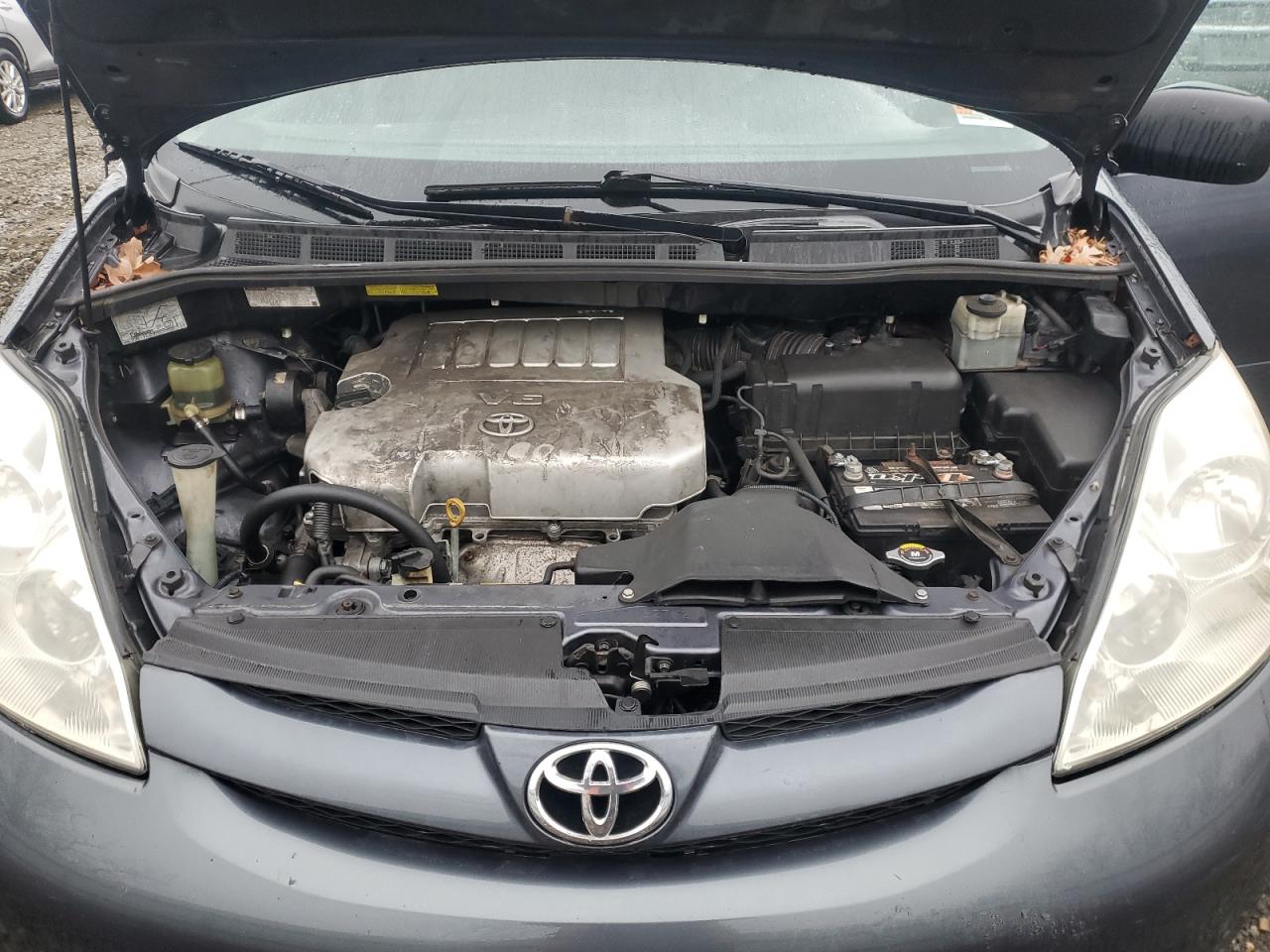 2009 Toyota Sienna - Image 11