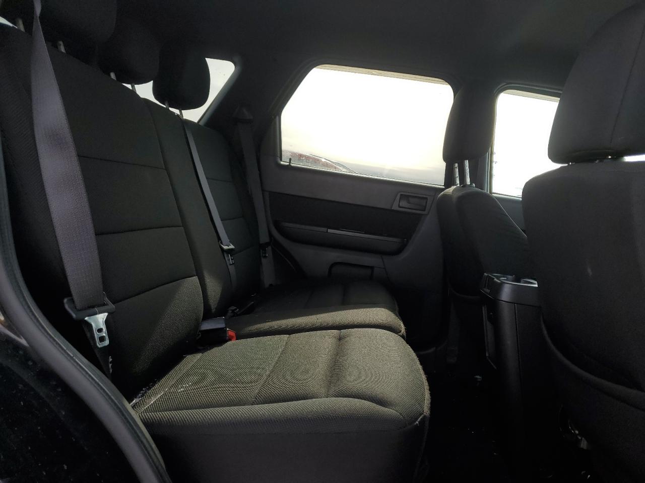 2010 Ford Escape - Image 11