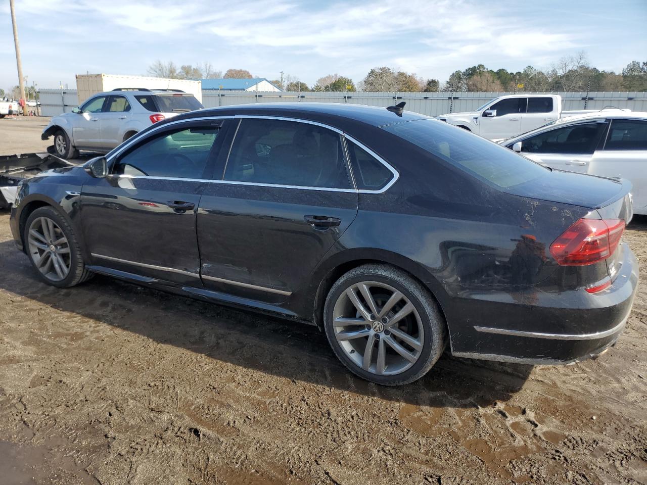2017 Volkswagen Passat - Image 2