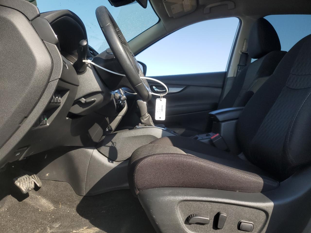 2020 Nissan Rogue - Image 7