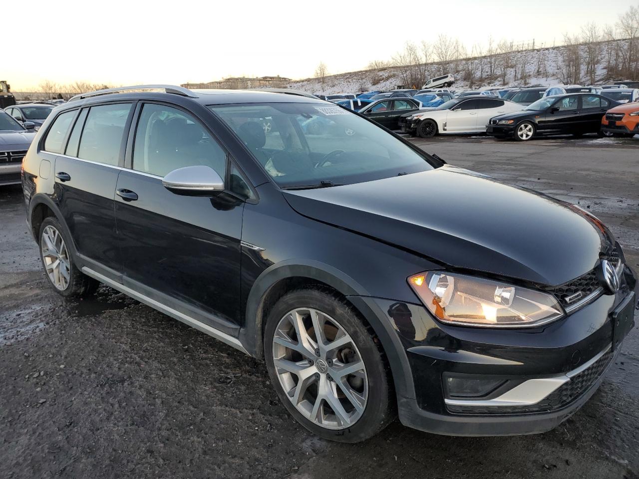 2017 Volkswagen Golf - Image 4