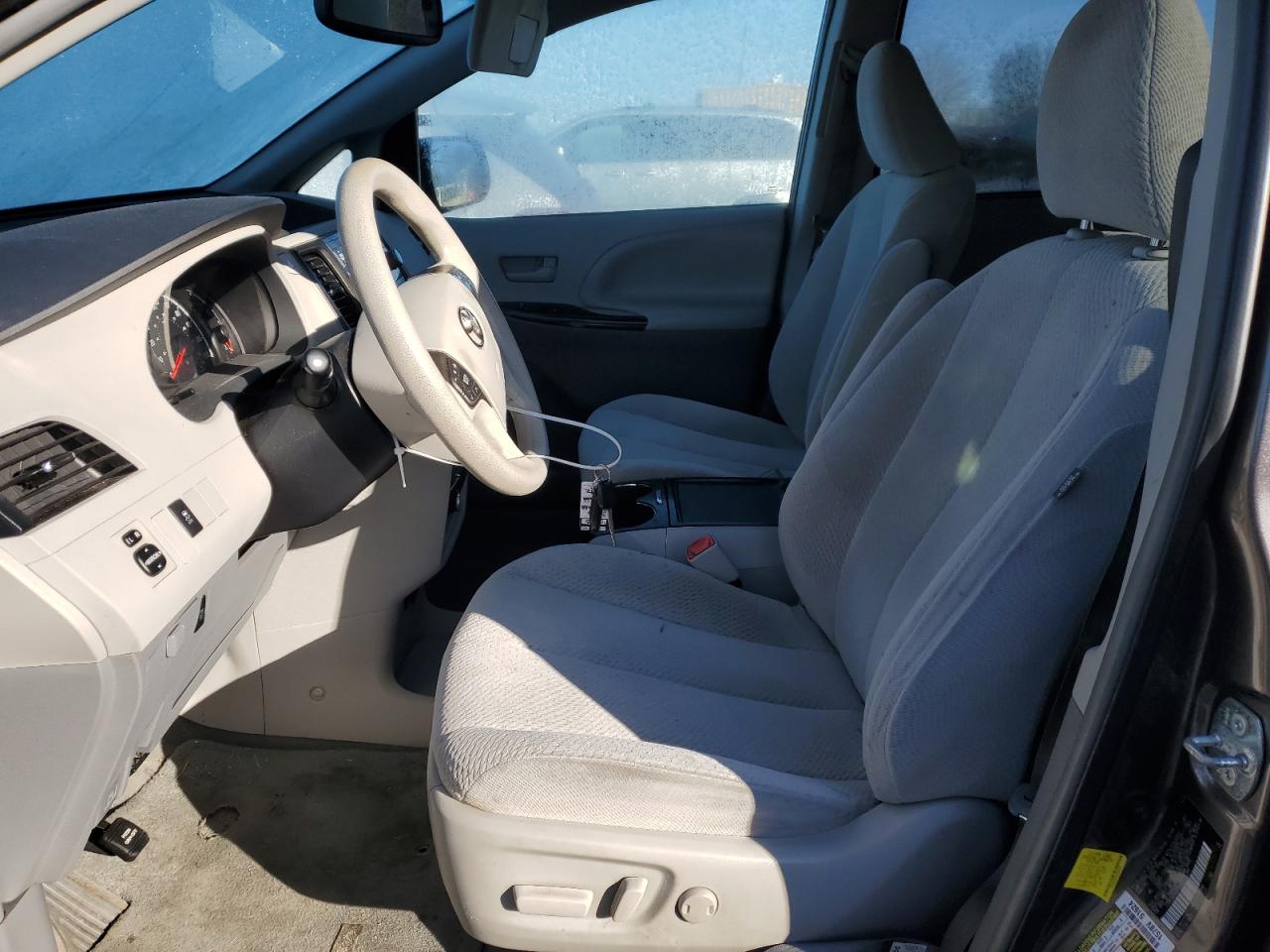 2012 Toyota Sienna - Image 7