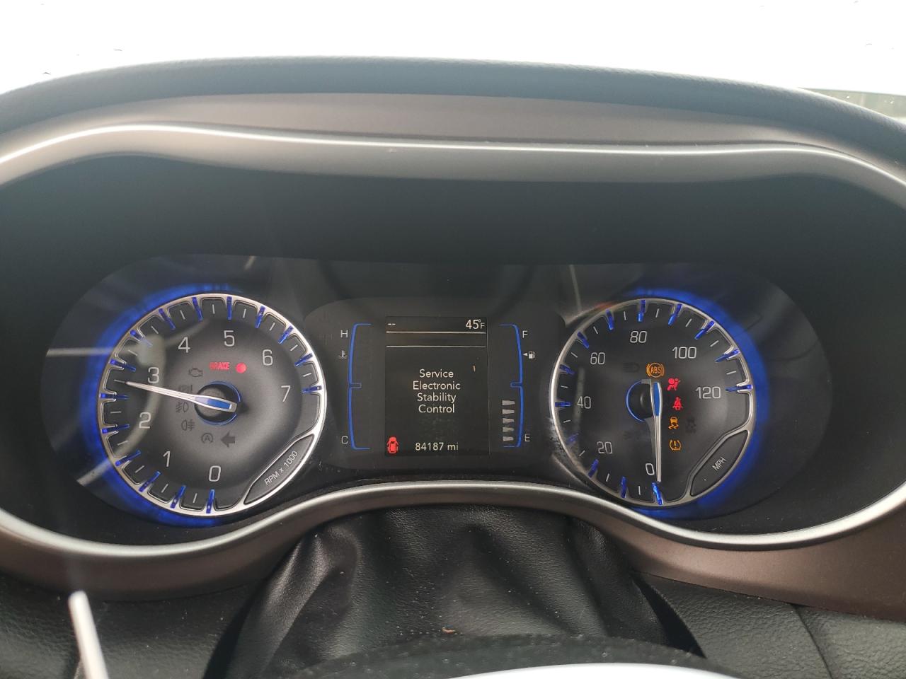 2020 Chrysler Voyager - Image 9