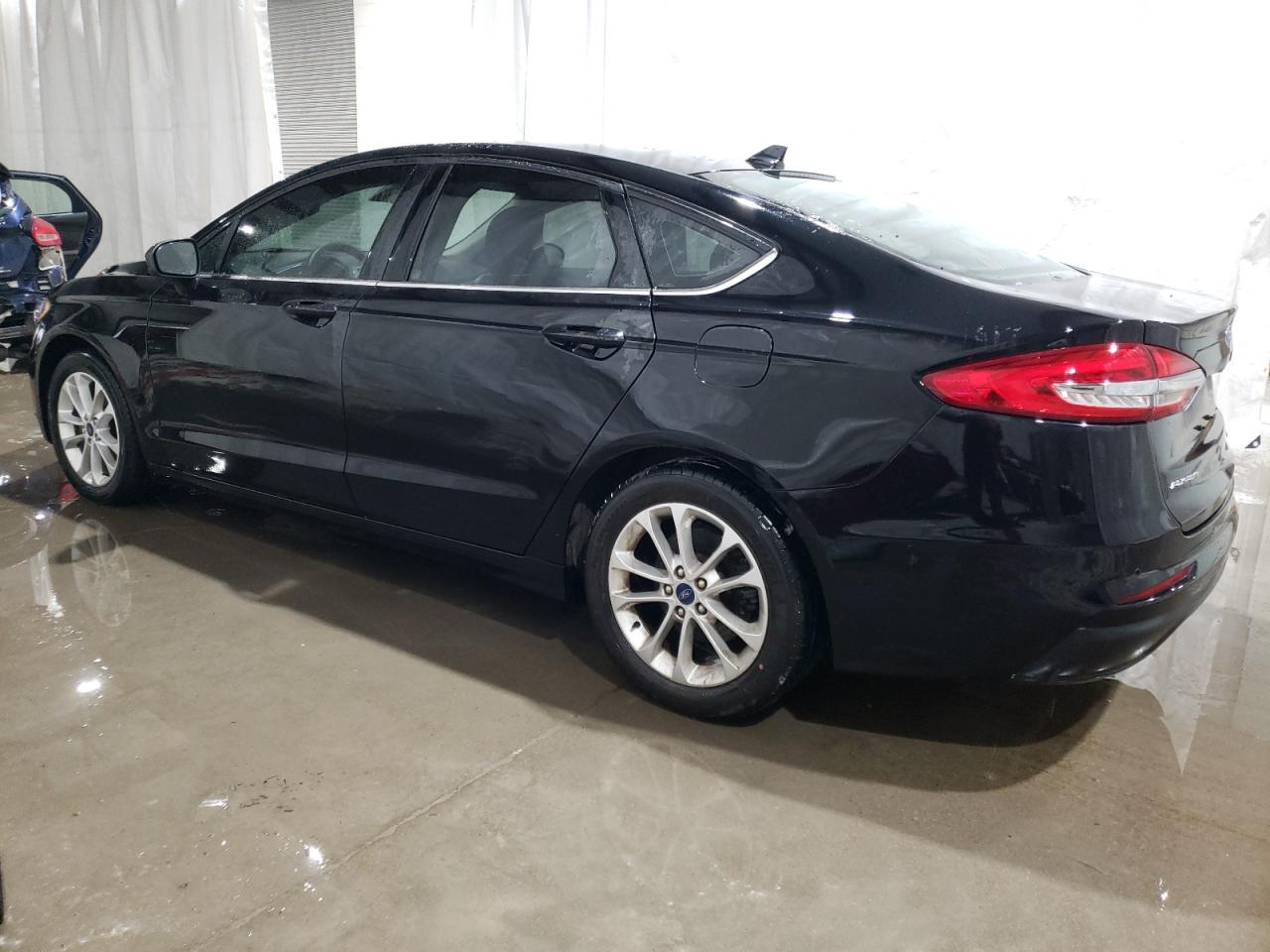 2019 Ford Fusion - Image 2