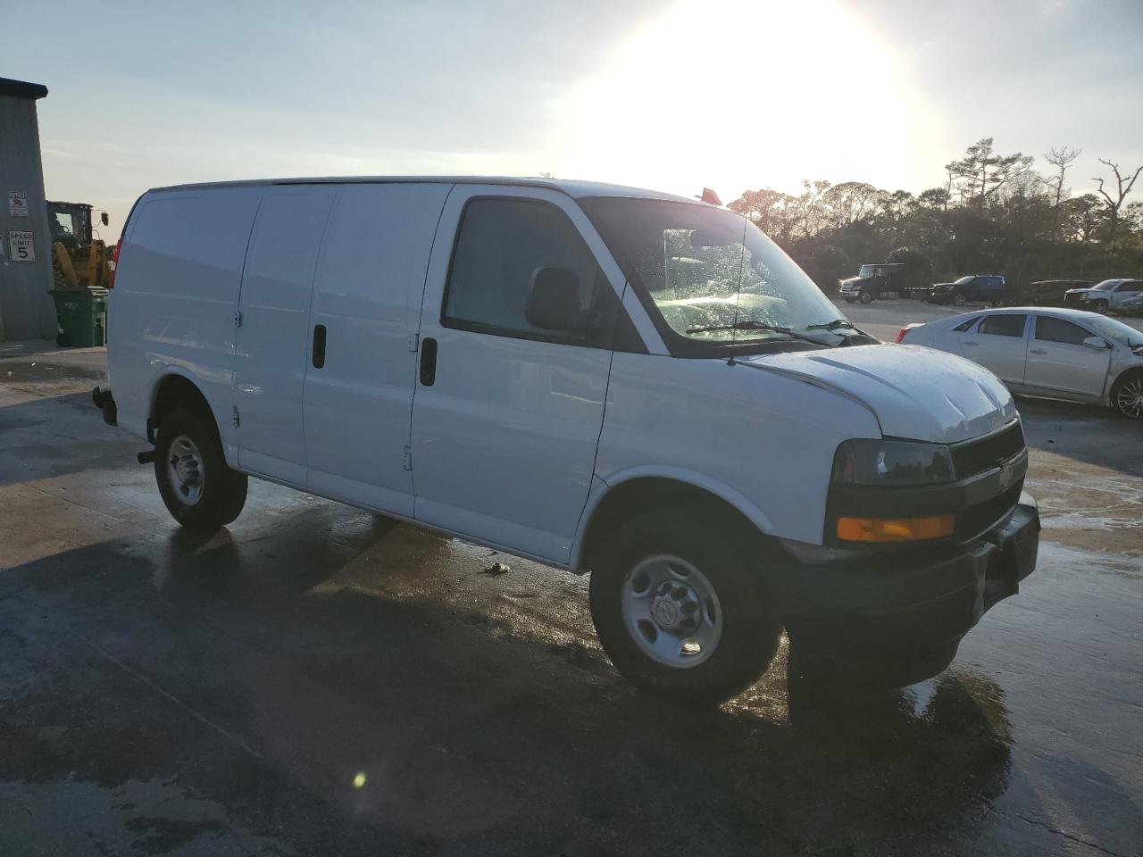 VIN 1GCWGAFG5L1277029 2020 CHEVROLET EXPRESS no.4