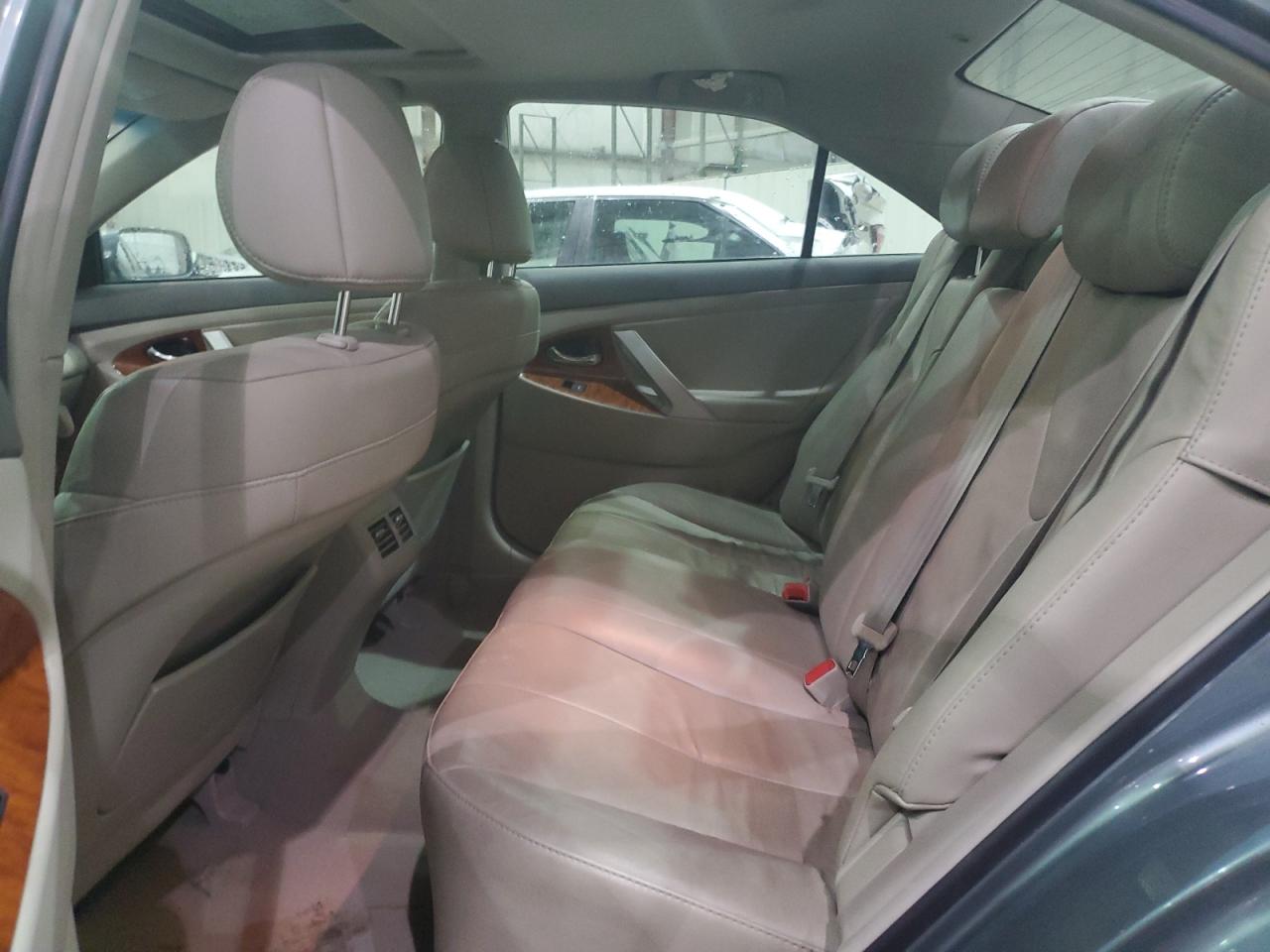 2011 Toyota Camry - Image 10