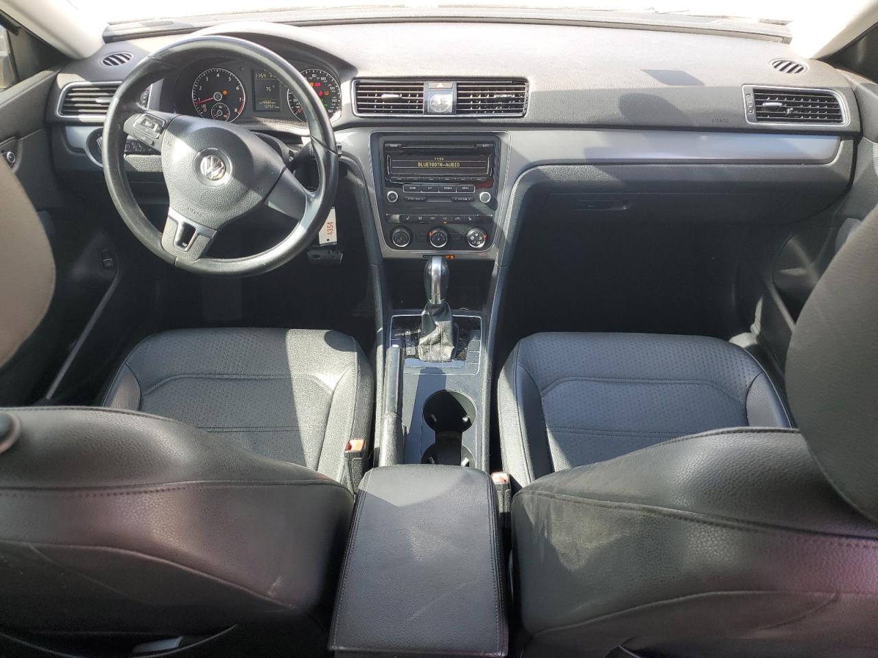 2014 Volkswagen Passat - Image 8
