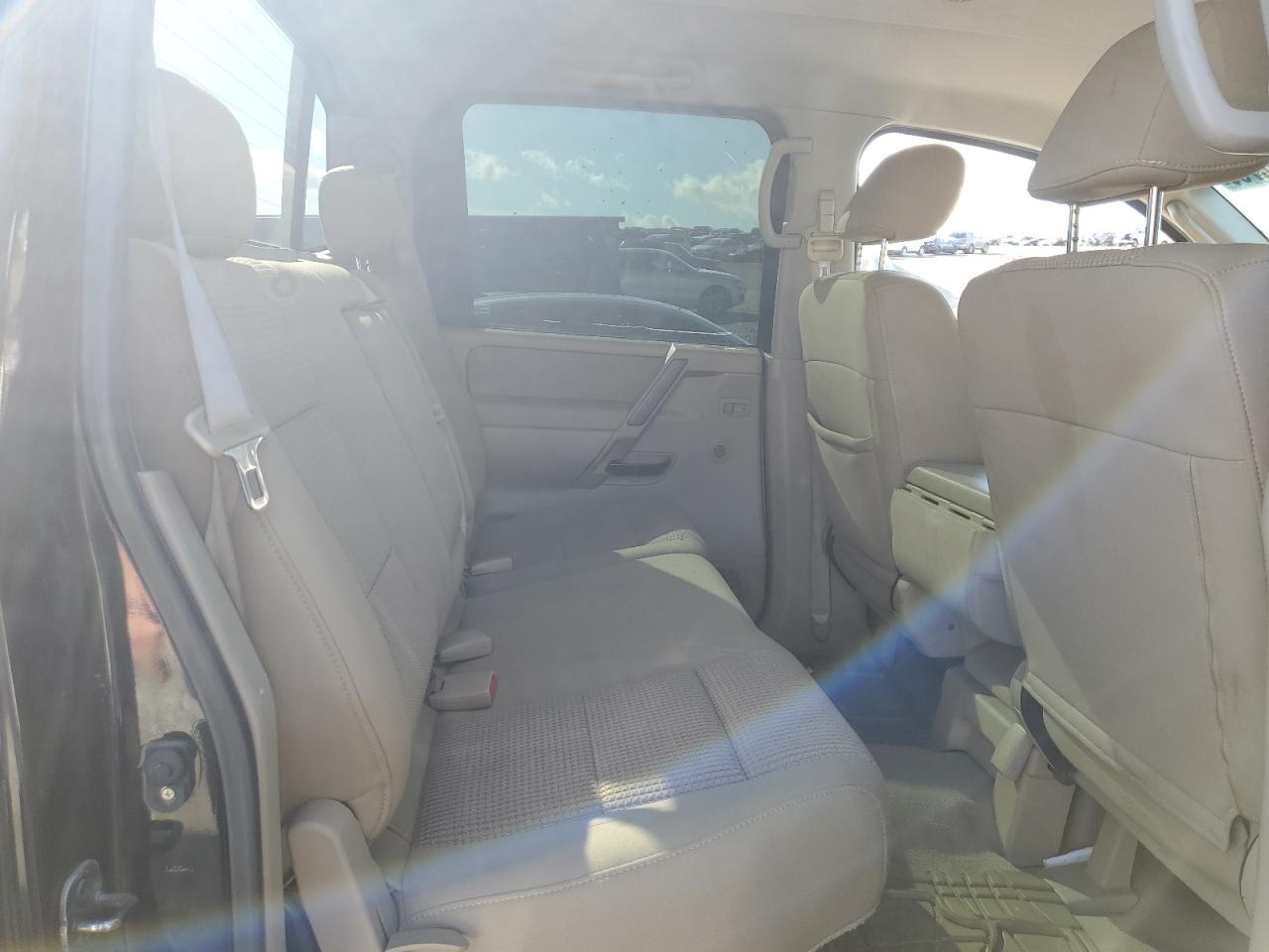 2009 Nissan Titan - Image 10