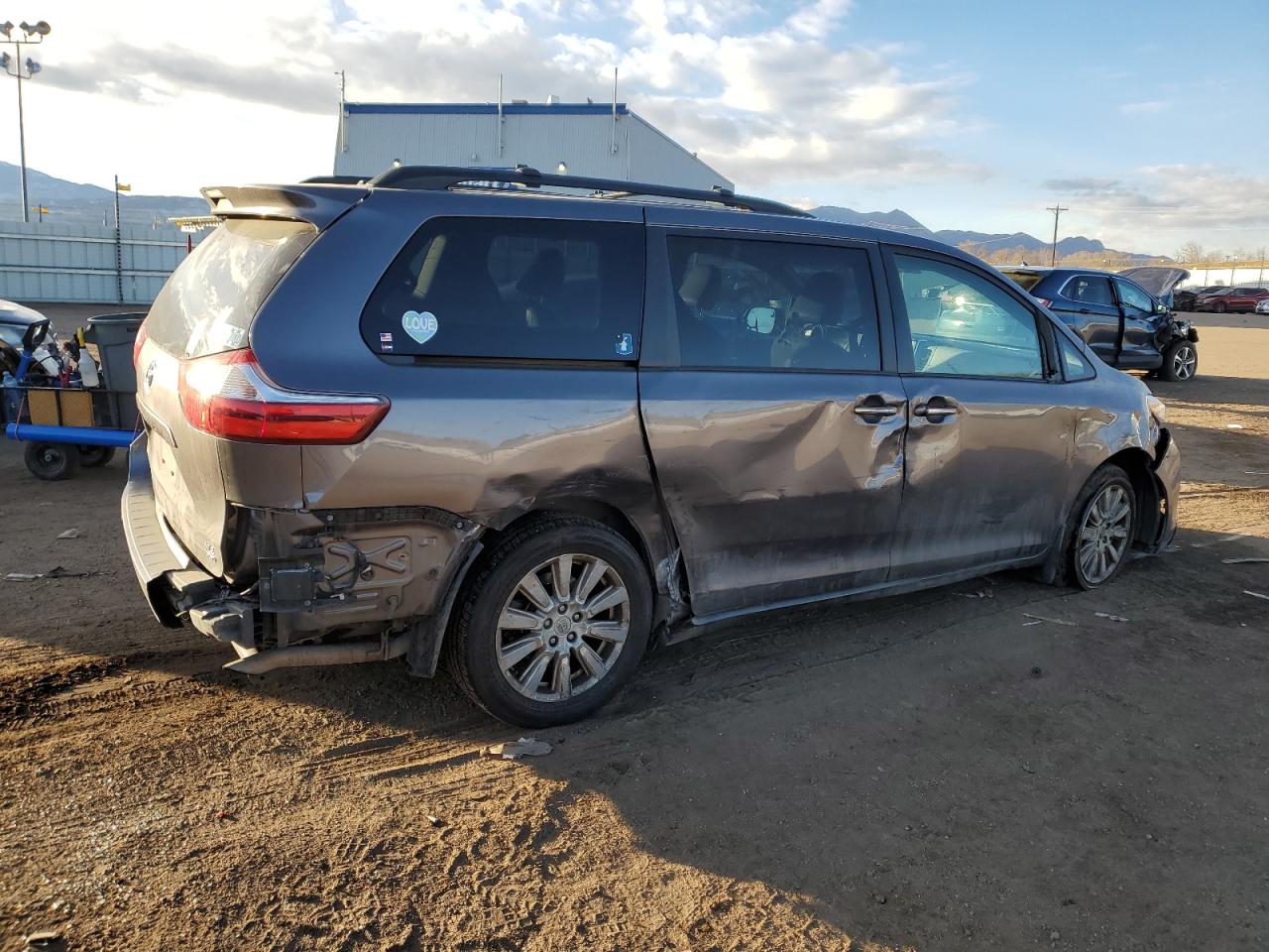 2017 Toyota Sienna - Image 3