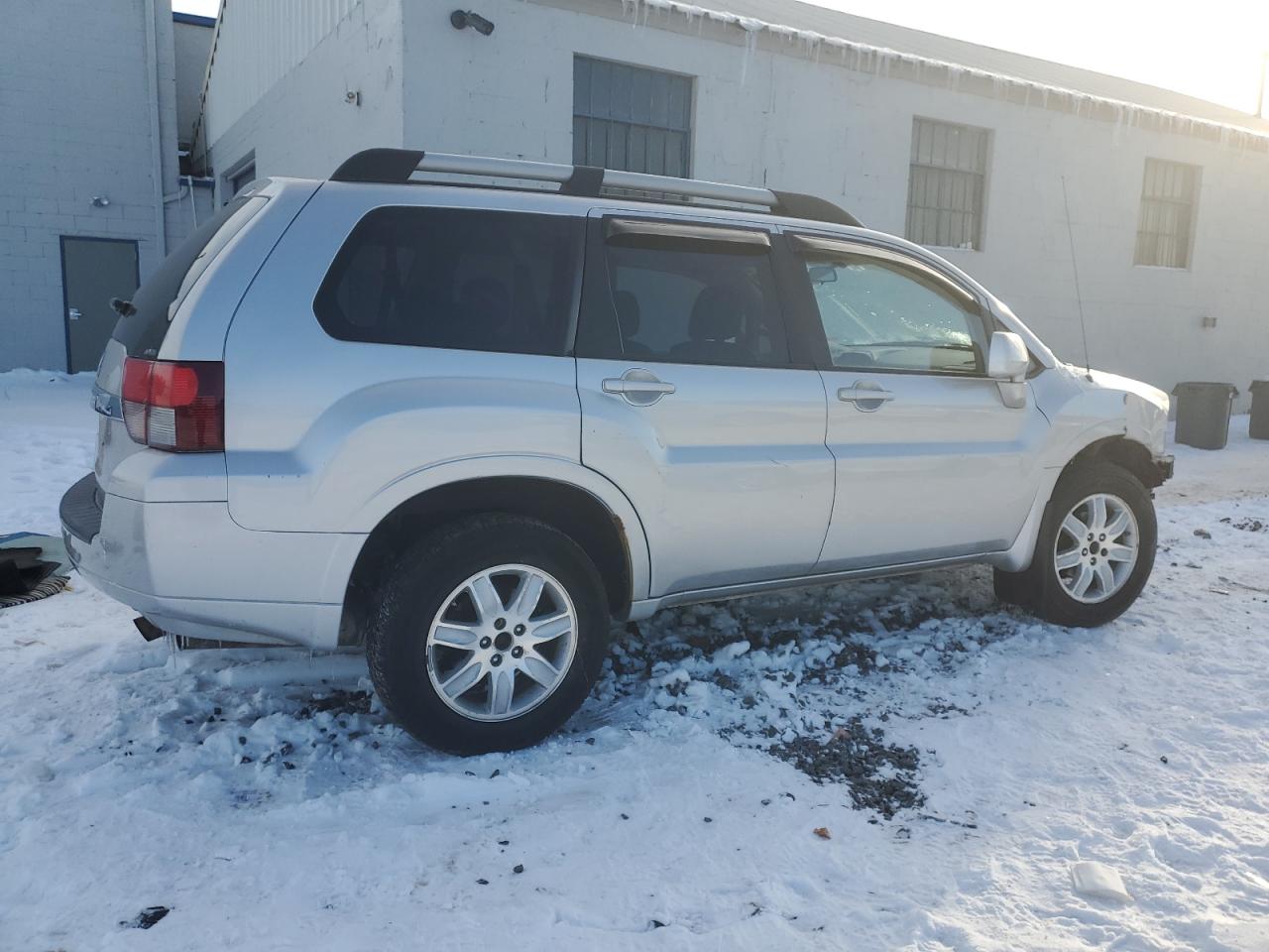2011 Mitsubishi Endeavor - Image 3