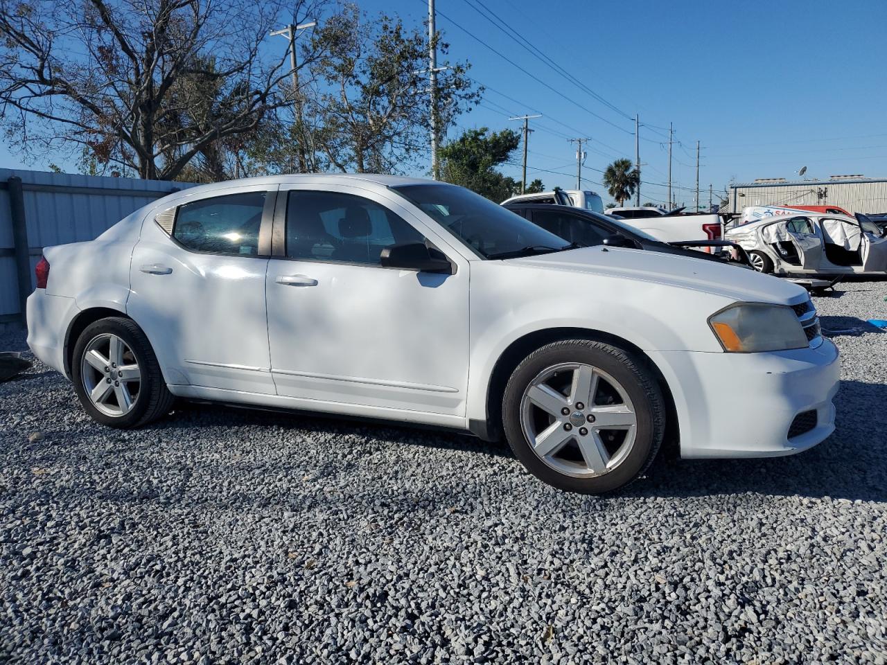 VIN 1C3CDZAB6DN712810 2013 DODGE AVENGER no.4