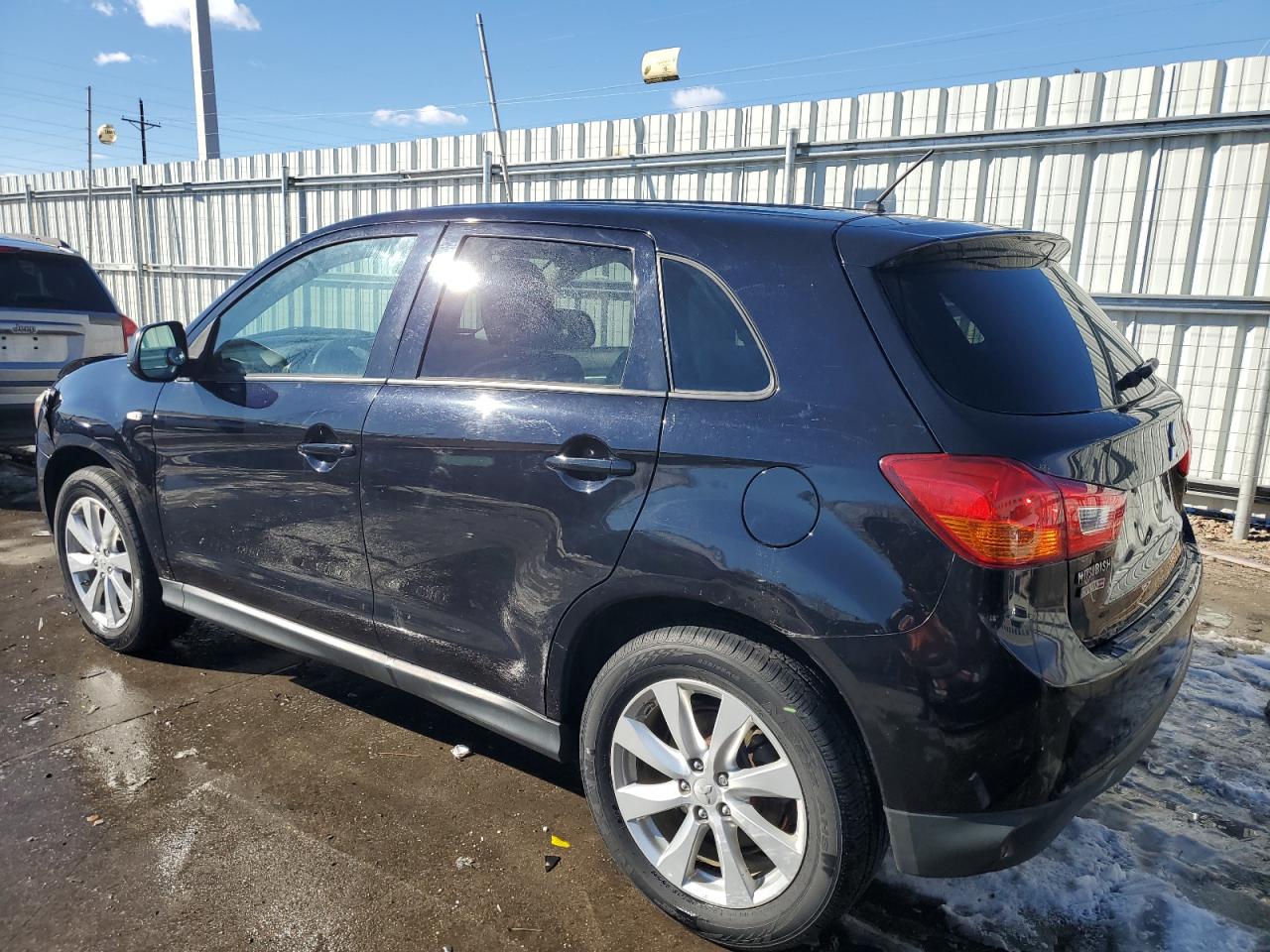 2014 Mitsubishi Outlander - Image 2