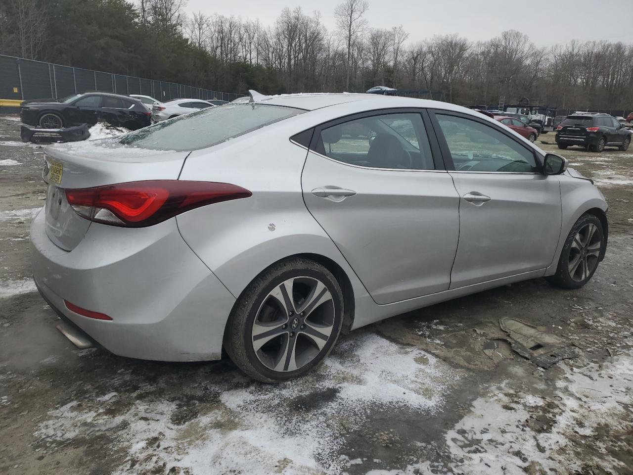 2015 Hyundai Elantra - Image 3