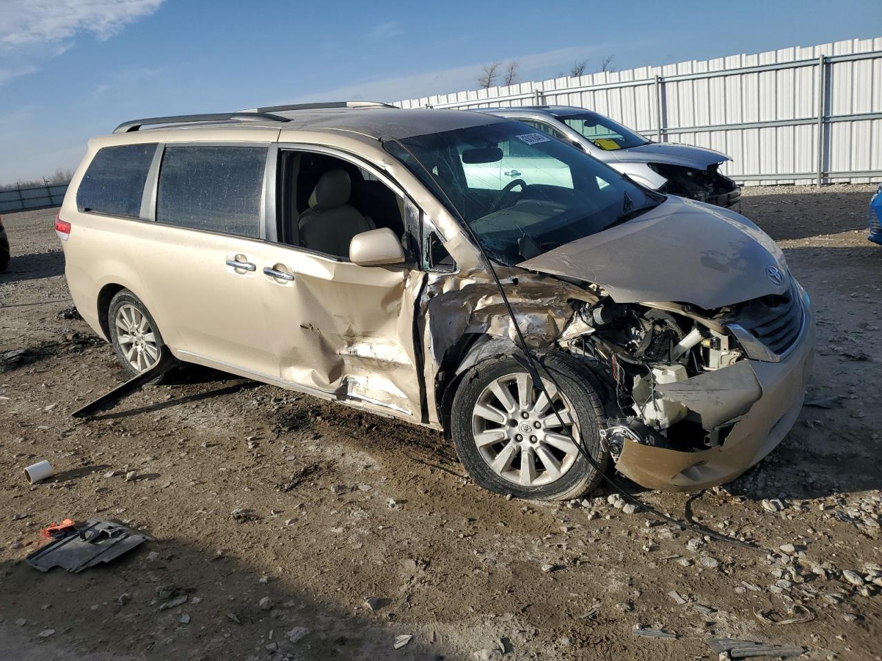 2011 Toyota Sienna - Image 4