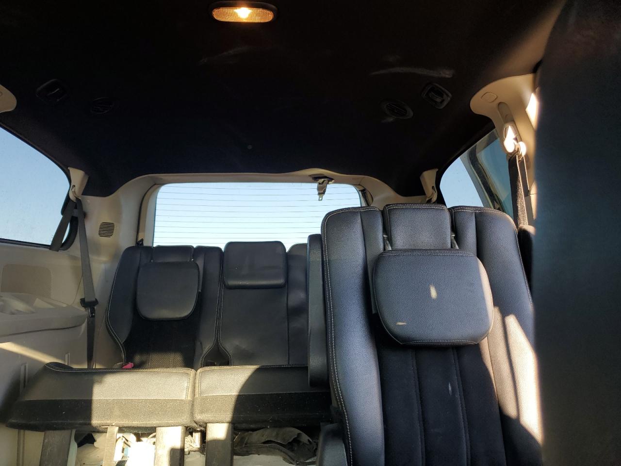 2018 Dodge Caravan - Image 10