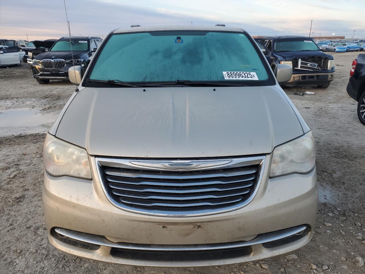 2014 Chrysler Town & Country - Image 5