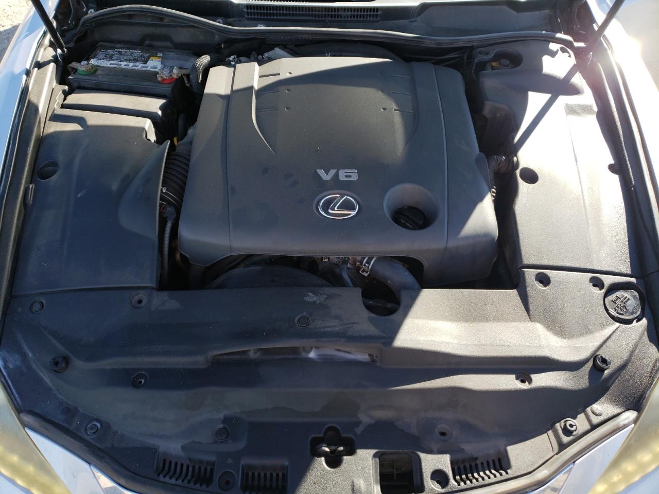 2011 Lexus IS - Image 11