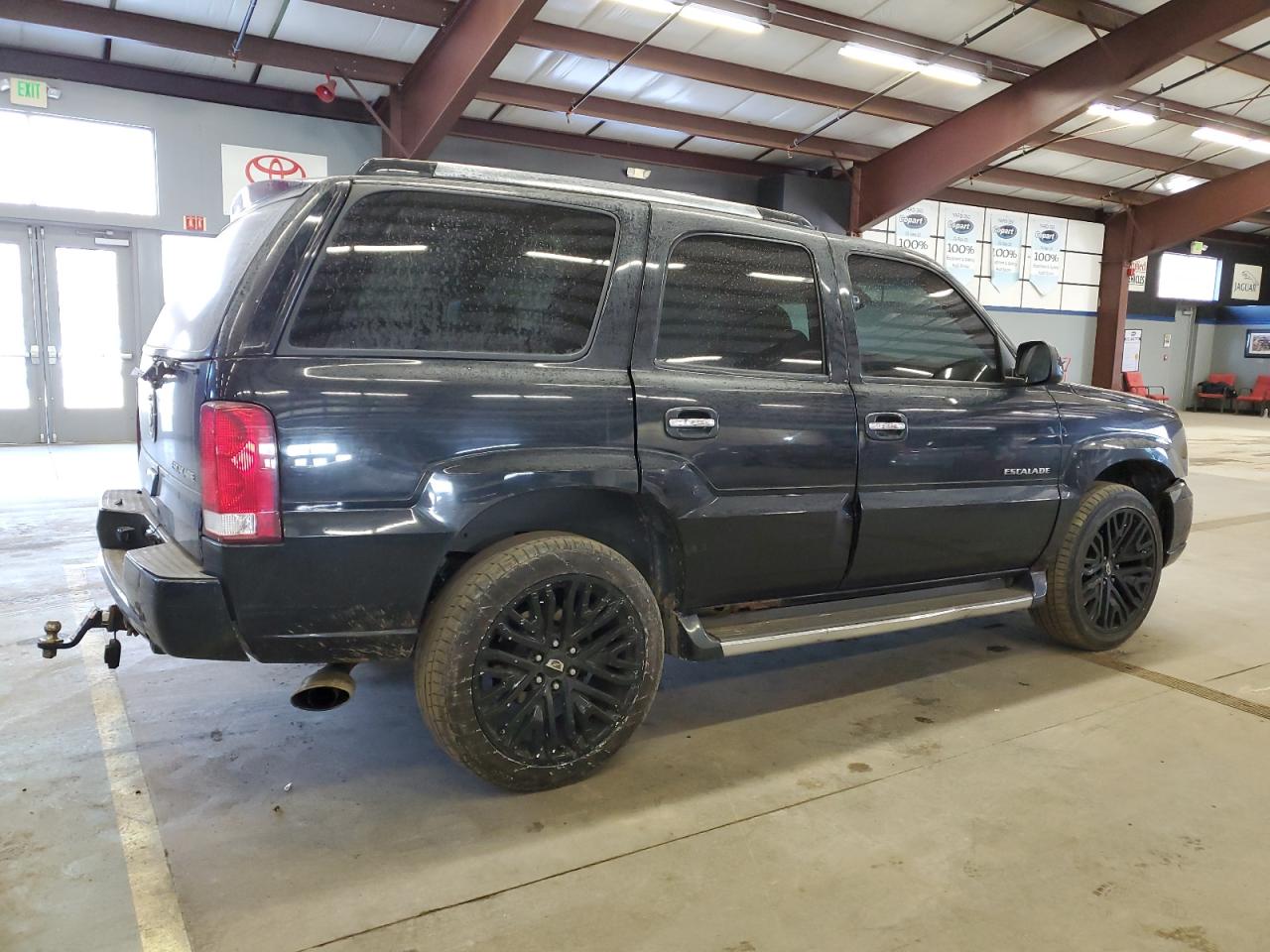 2004 Cadillac Escalade - Image 3