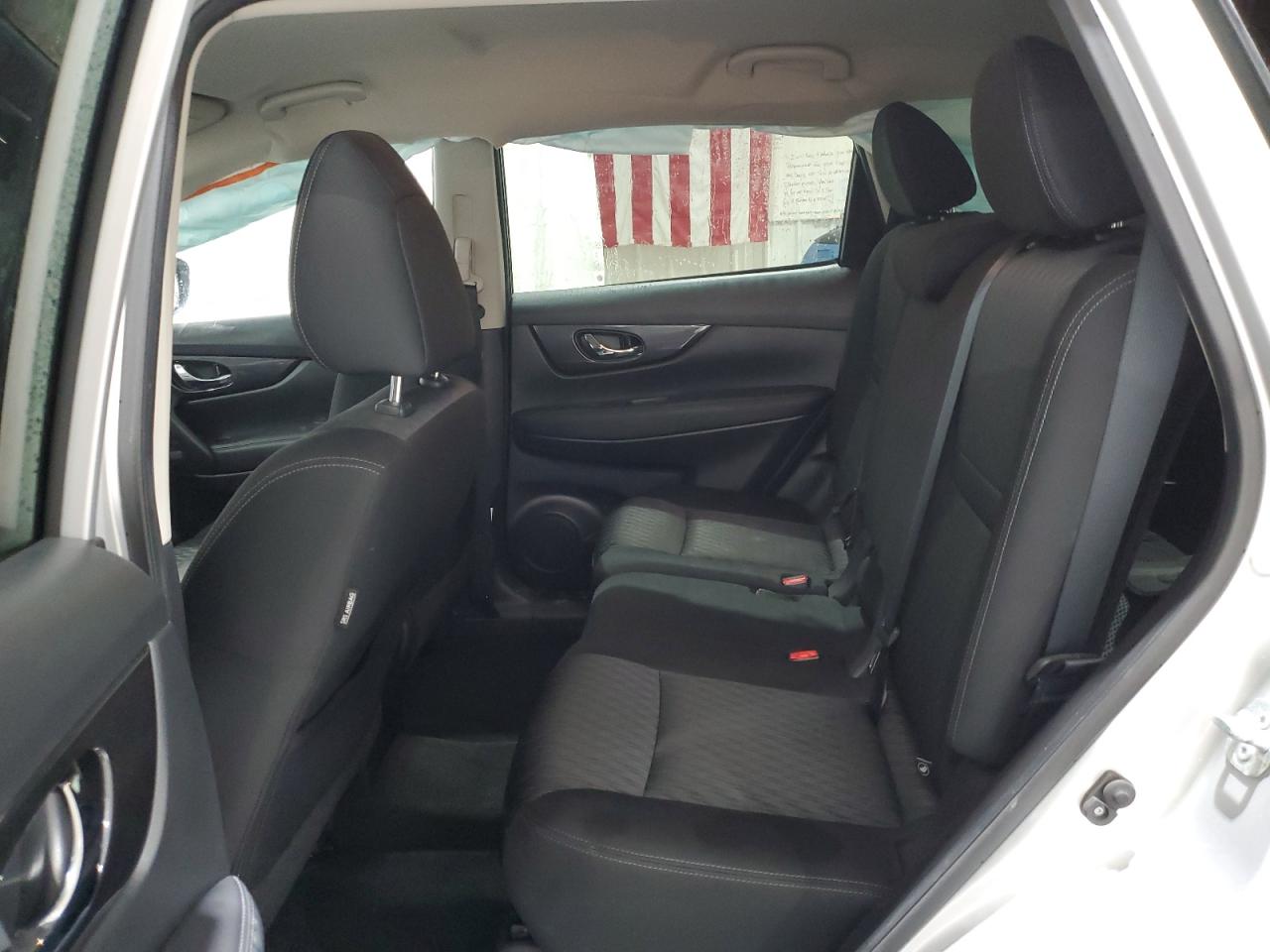 2018 Nissan Rogue - Image 11