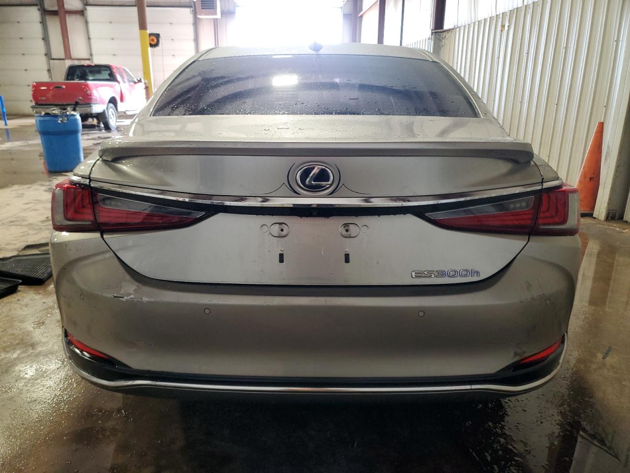 2019 Lexus ES - Image 6