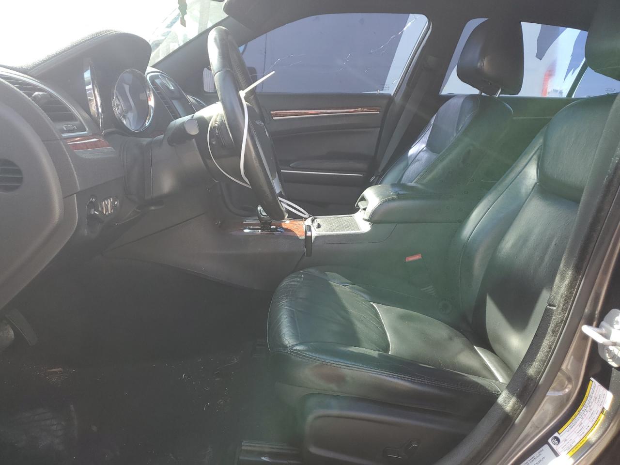 2014 Chrysler 300 - Image 7