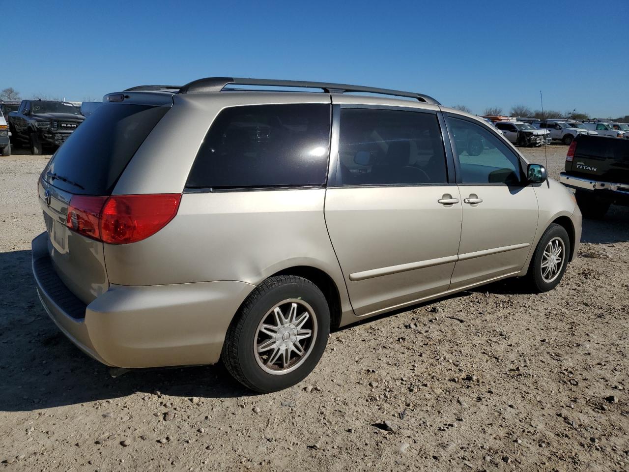 2007 Toyota Sienna - Image 3