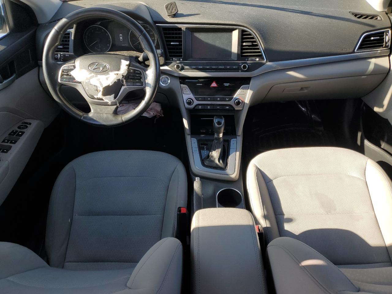 2017 Hyundai Elantra - Image 8