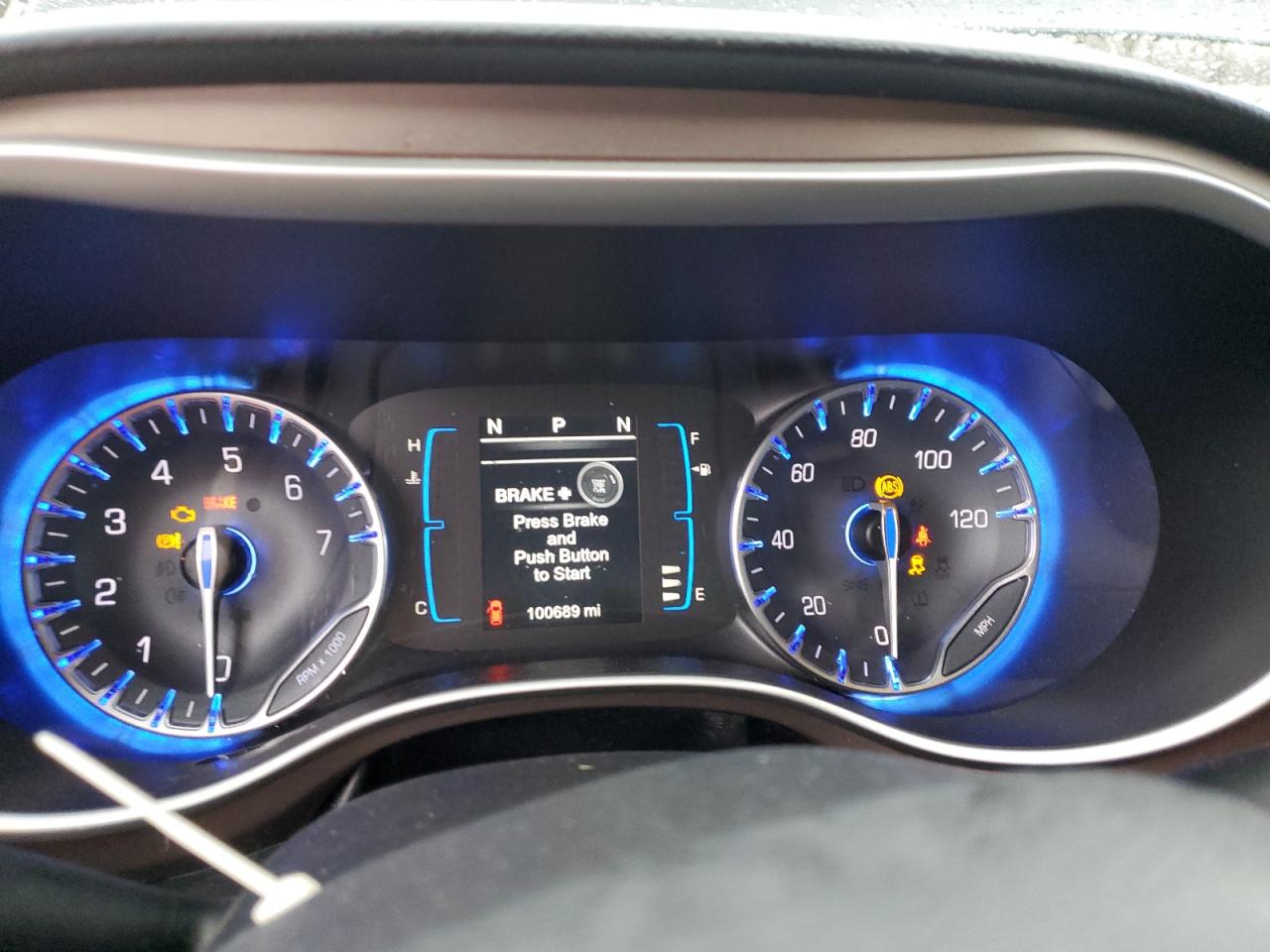 2017 Chrysler Pacifica - Image 9